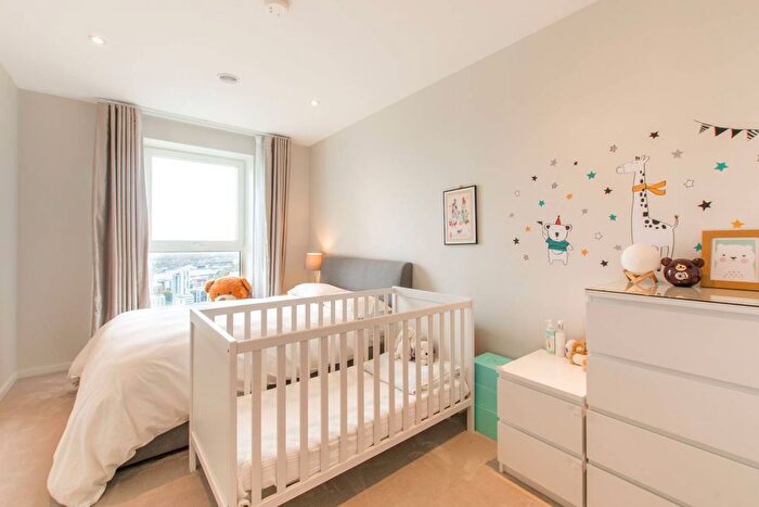 3 Bedroom Flat To Rent In Glass House Gardens, Stratford, London, E20