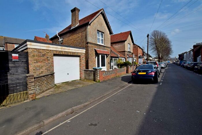 3 Bedroom Semi-Detached House To Rent In William Street, Bognor Regis, PO21
