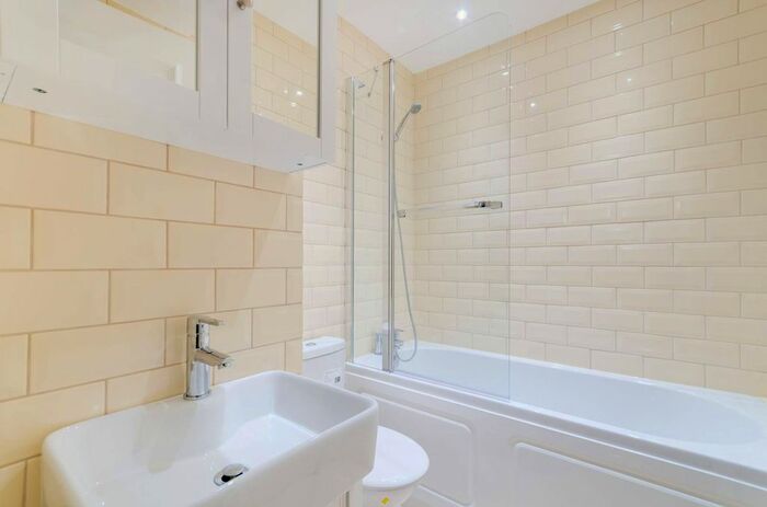 Studio To Rent In Edgware Road, Marylebone, London, W2