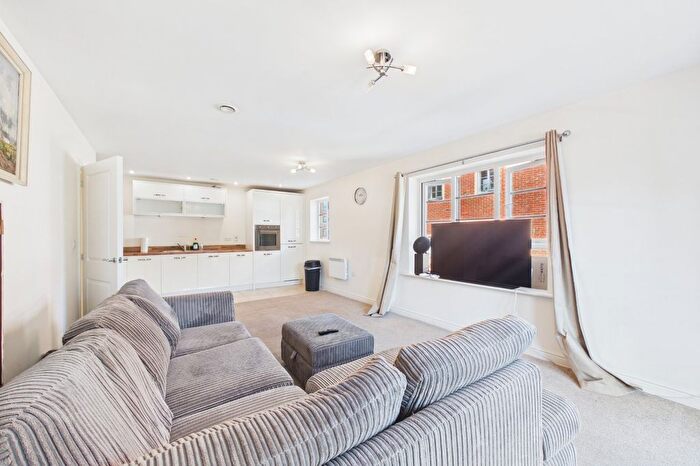 2 Bedroom Flat To Rent In Lincoln Court, Wallis Square, Farnborough, Hampshire, GU14