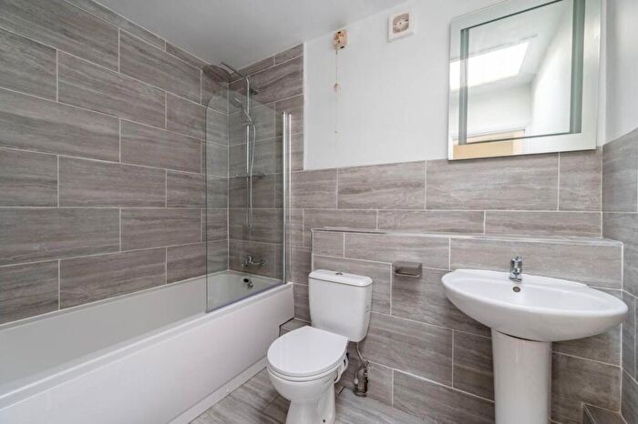 2 Bedroom Flat To Rent In Tolworth Rise South, Tolworth, Surbiton, KT5
