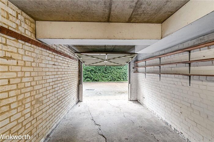 Garage / Parking To Rent In Great Brownings, West Dulwich, London, SE21