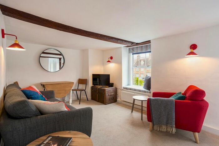 1 Bedroom Flat To Rent In Market Place, Deddington, Banbury, OX15