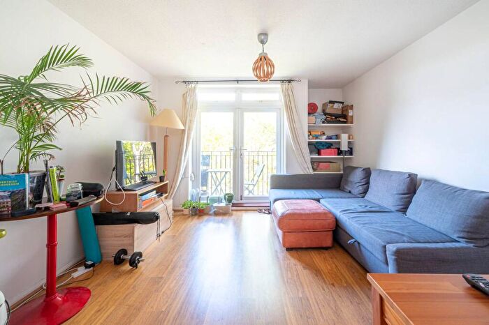 2 Bedroom Flat To Rent In Reachview Close, Camden, London, NW1