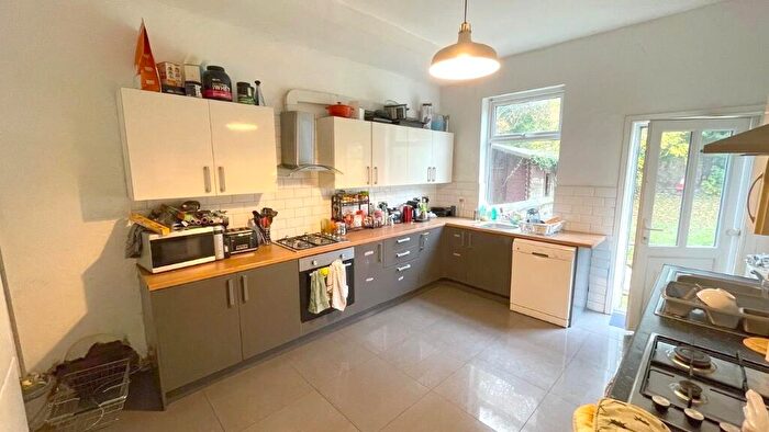 8 Bedroom Semi-Detached House To Rent In Ecclesall Road, Sheffield, S11