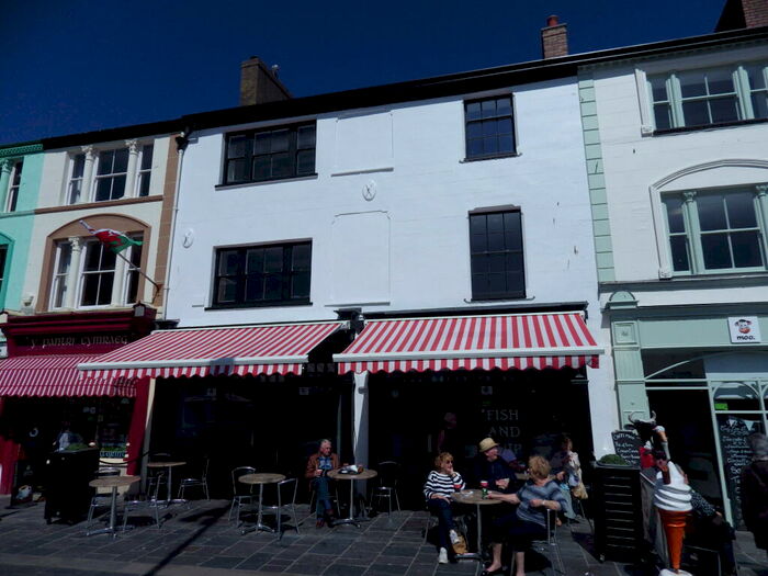 2 Bedroom flats to rent in Caernarfon, Gwynedd