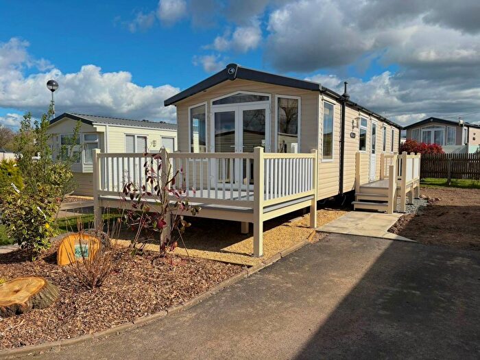 2 Bedroom Park Home For Sale In Oakmere Park, Hanley Swan, Worcester, WR8