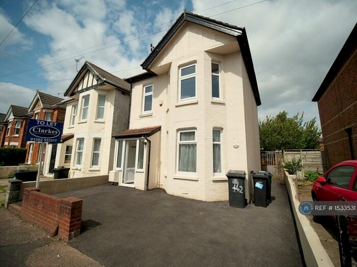 5 Bedroom Detached House To Rent In Shelbourne Road, Bournemouth, BH8