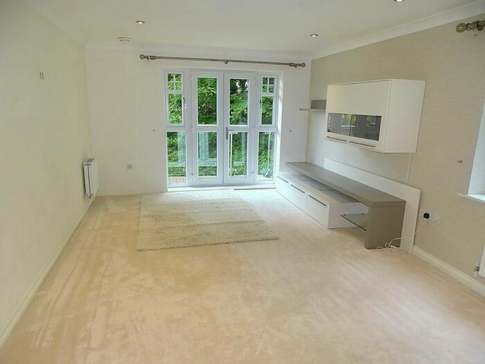 2 Bedroom Flat To Rent In Thornton Road, Potters Bar, EN6