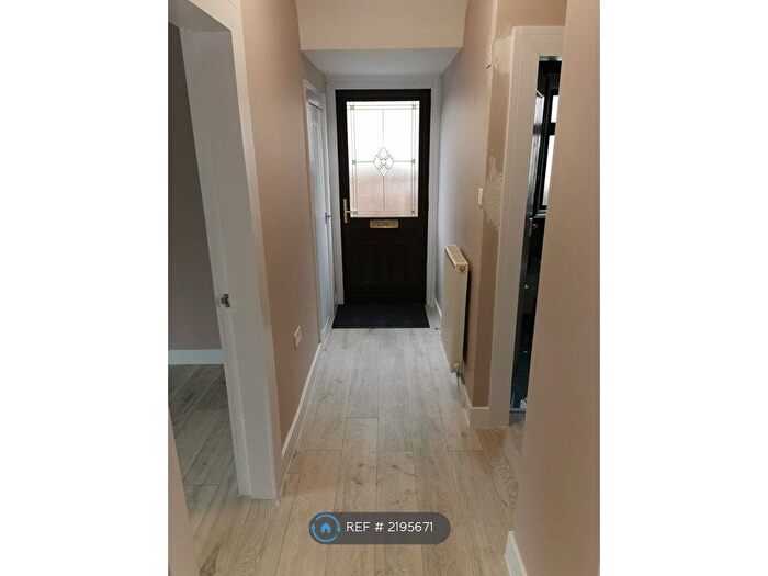 2 Bedroom Flat To Rent In Braemar Drive, Falkirk, FK2