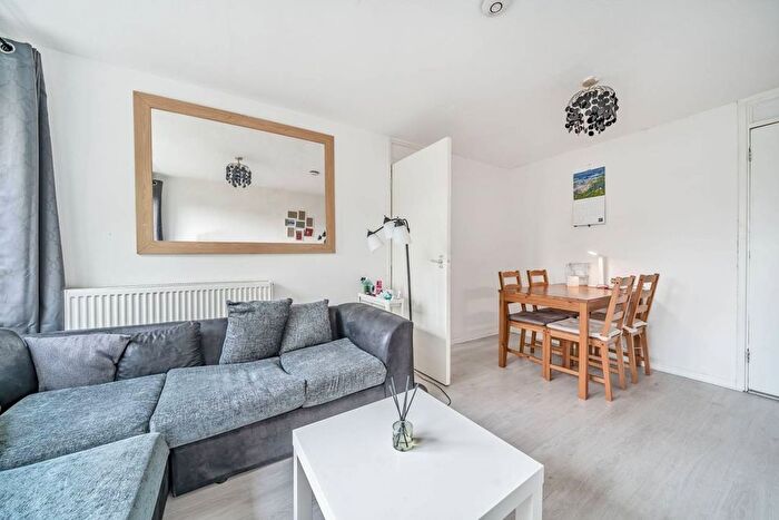 1 Bedroom Flat To Rent In Heylyn Square, London, E3