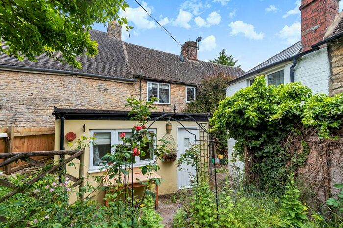 3 Bedroom Cottage For Sale In Long Hanborough, Witney, OX29