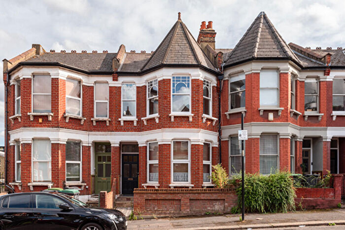 2 Bedroom Flat To Rent In Mattison Road, London, N4
