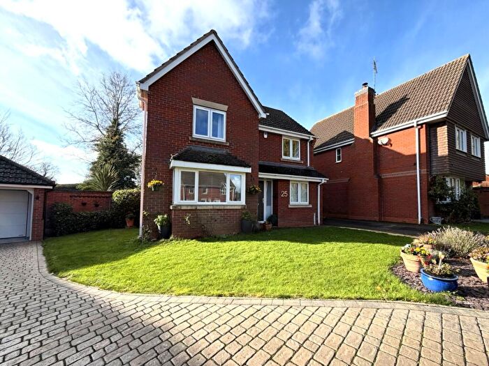 4 Bedroom Detached House For Sale In Ashton Close, Daventry, Northamptonshire, NN11