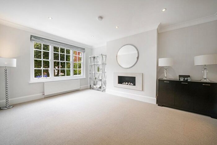 2 Bedroom Flat To Rent In Clifton Court, Northwick Terrace, NW8