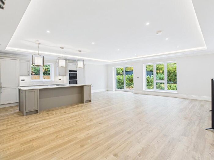 3 Bedroom Apartment To Rent In Gregories Road, Beaconsfield, HP9