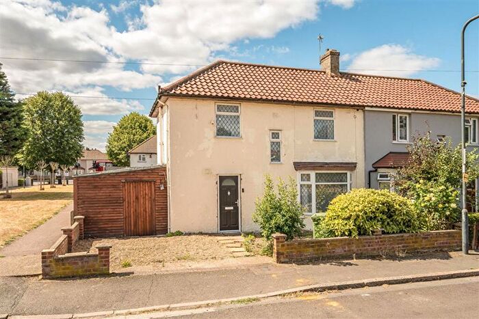 3 Bedroom House To Rent In Winchcomb Gardens, Eltham, SE9