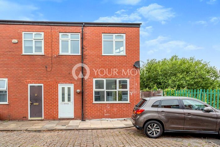 2 Bedroom End Of Terrace House To Rent In Crescent Avenue, Pendlebury, Swinton, Manchester, M27