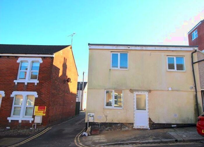 1 Bedroom Flat To Rent In Refurbished Bed Flat To Rent, Crombey Street, Town Centre, SN1