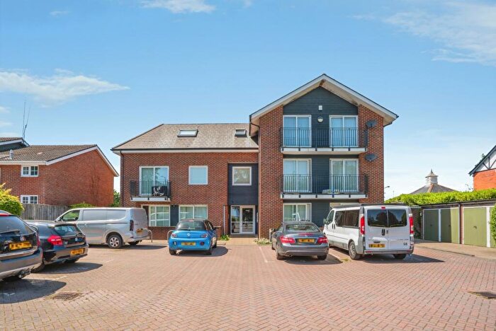 2 Bedroom Flat For Sale In London Road, Waterlooville, Hampshire, PO7