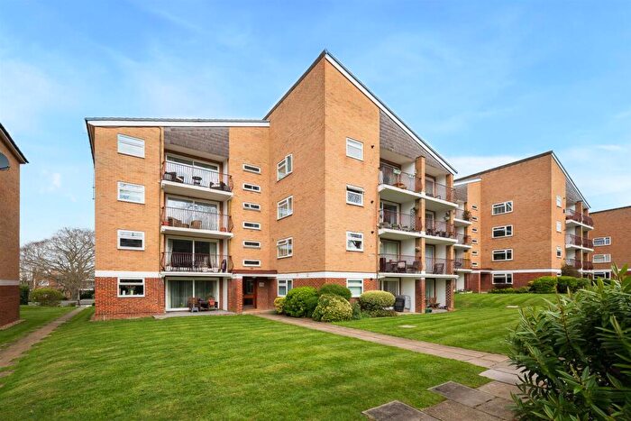 1 Bedroom Apartment For Sale In Waylands Mead, Beckenham, BR3