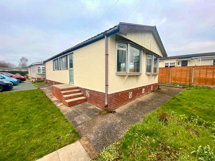 2 Bedroom Park Home To Rent In Lawn Lane, Coven, Wolverhampton, WV9