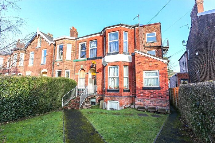 1 Bedroom Flat To Rent In Hooley Range, Heaton Moor, Stockport, SK4