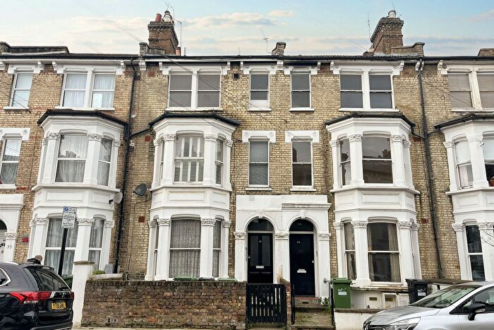 1 Bedroom Flat For Sale In Davisville Road, London, W12