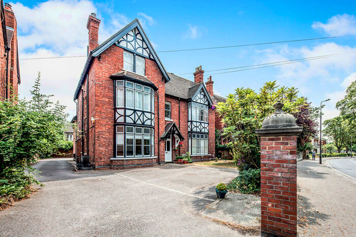 2 Bedroom Flat To Rent In Newnham Road, Bedford, Bedfordshire, MK40