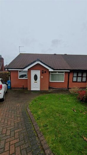 1 Bedroom Semi-Detached Bungalow To Rent In Mills Farm Close, Oldham, OL8