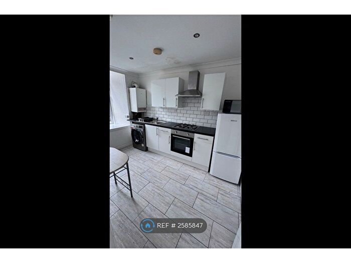 3 Bedroom Flat To Rent In Wilton Street, Glasgow, G20