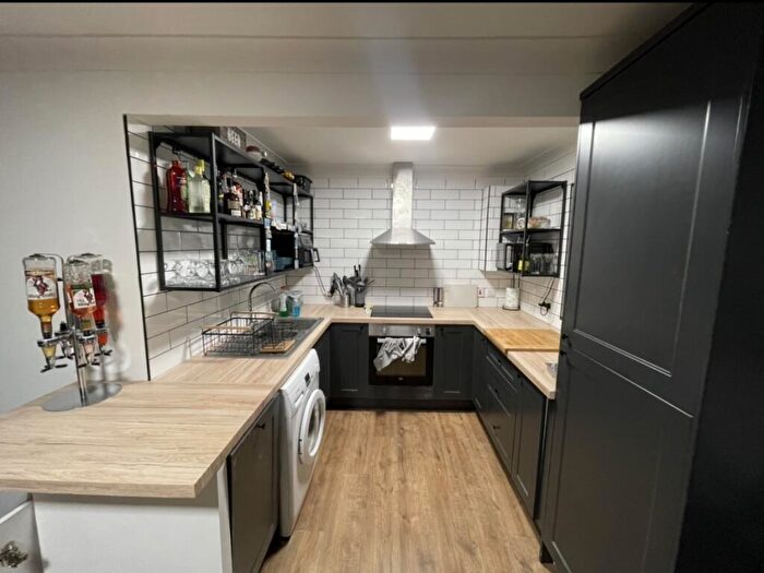 2 Bedroom Flat To Rent In Roslyn Court, Mostyn Road, LL29