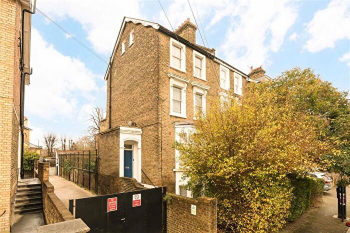 2 Bedroom Maisonette For Sale In Elsynge Road, Battersea, SW18