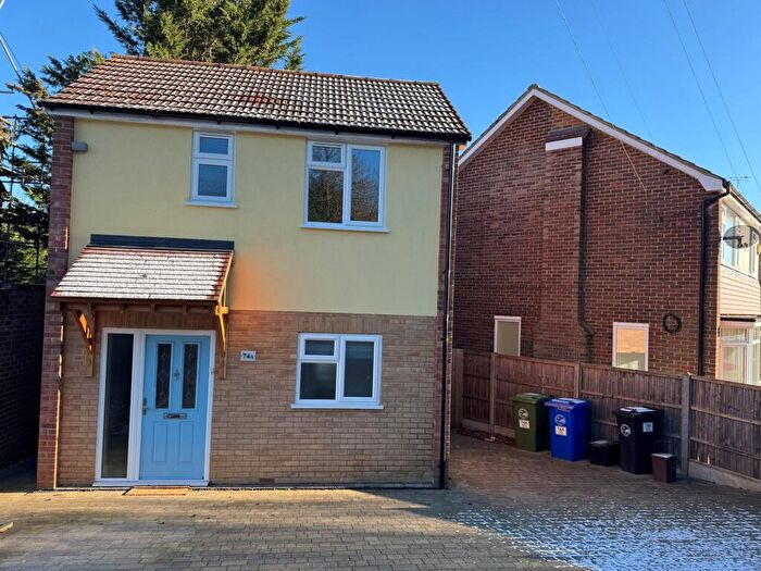 2 Bedroom House To Rent In Deeds Grove, High Wycombe, HP12