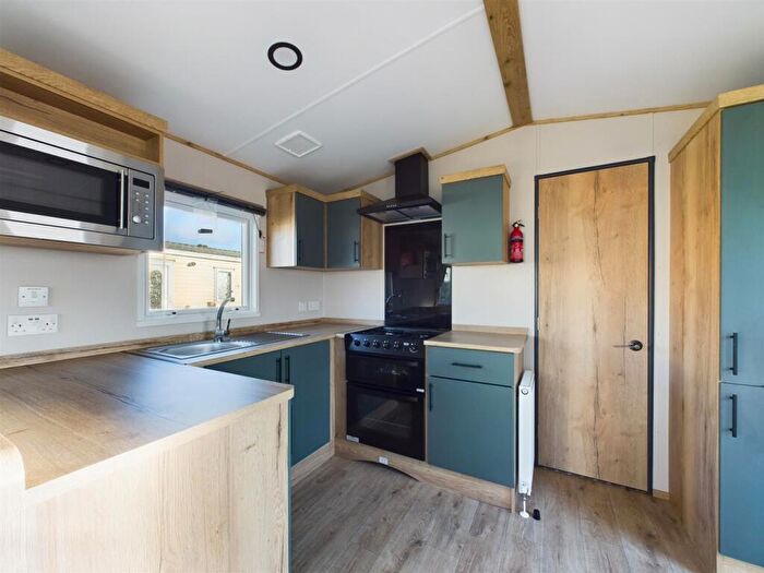 2 Bedroom Chalet For Sale In Woodthorpe Leisure Park, Woodthorpe, Alford, LN13