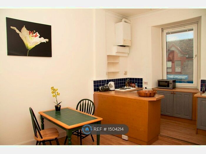 2 Bedroom Flat To Rent In Gorgie Road, Edinburgh, EH11