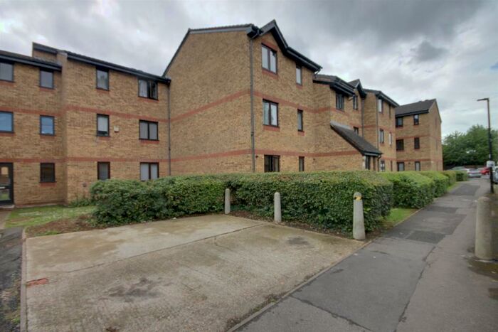 1 Bedroom Apartment To Rent In Westfield Close, Enfield, EN3