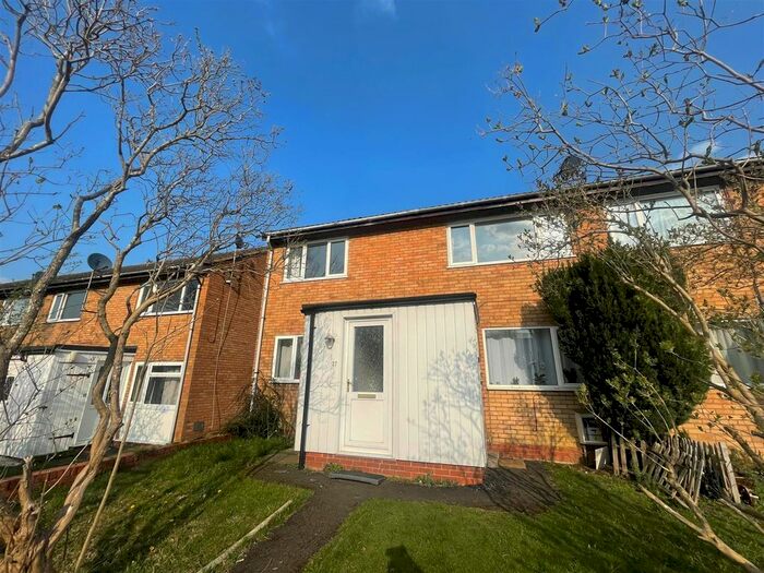 2 Bedroom Maisonette To Rent In Rowle Close, Stantonbury, Milton Keynes, MK14