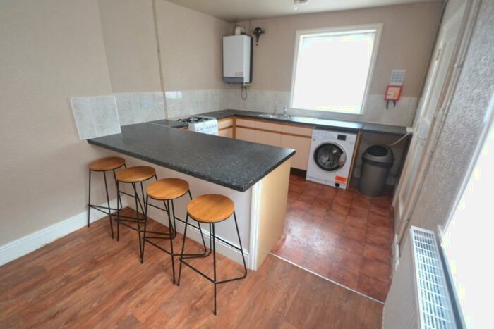 4 Bedroom Semi-Detached House To Rent In Oakfields Road, West Bridgford, NG2