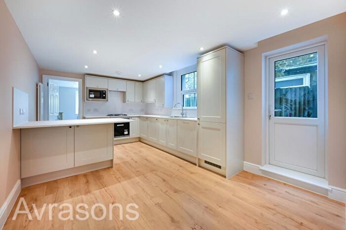 2 Bedroom Flat To Rent In Heyford Avenue, Vauxhall, SW8