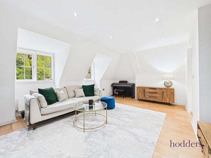 2 Bedroom Apartment To Rent In Surrey, KT15