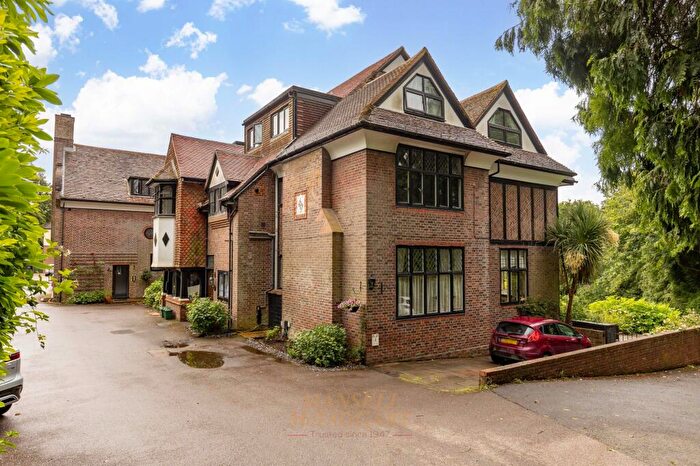 2 Bedroom Ground Maisonette For Sale In Fairfield Road, East Grinstead, RH19