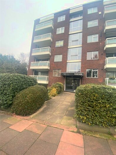 3 Bedroom Flat To Rent In Parkside, Court Downs Road, Beckenham, BR3