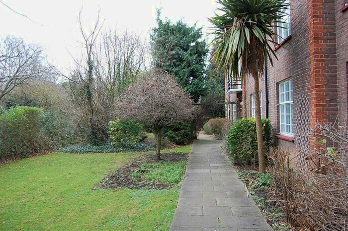 3 Bedroom Flat To Rent In Brookland Rise, Hampstead Garden Suburb, NW11