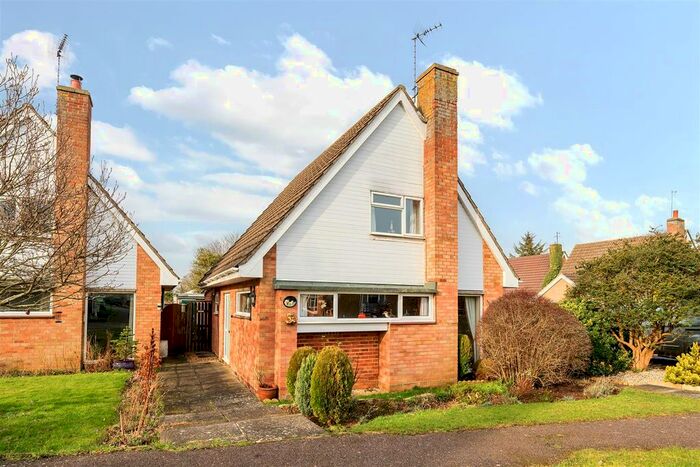 3 Bedroom Detached House For Sale In Rectory Close, Carlton, Bedford, MK43