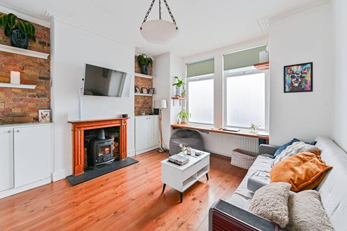 1 Bedroom Flat For Sale In Denison Road, Colliers Wood, London, SW19