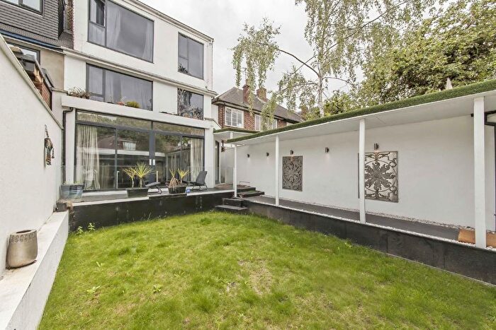 4 Bedroom Property To Rent In Ellesmere Road, London, W4