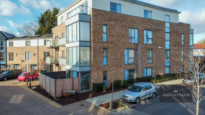 2 Bedroom Ground Flat To Rent In Snowdrop Mews, Pinner, HA5