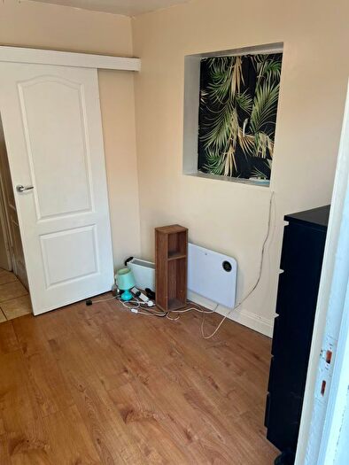 1 Bedroom Flat To Rent In Maynard Close, Erith, DA8