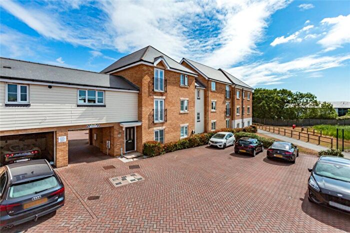 2 Bedroom Apartment For Sale In Warwick Crescent, Basildon, Essex, SS15
